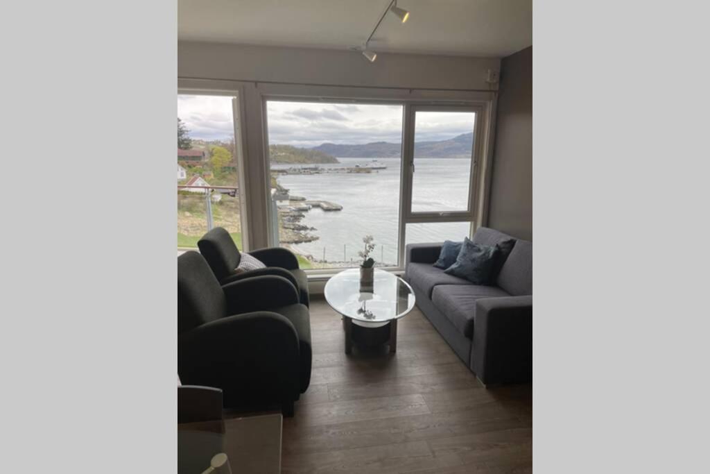 Flott Leilighet Med Spektakulaer Utsikt! Hjelmeland Exterior foto